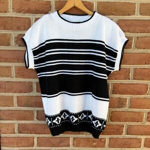 Jaclyn Sport Black and White Knit Top/sweater